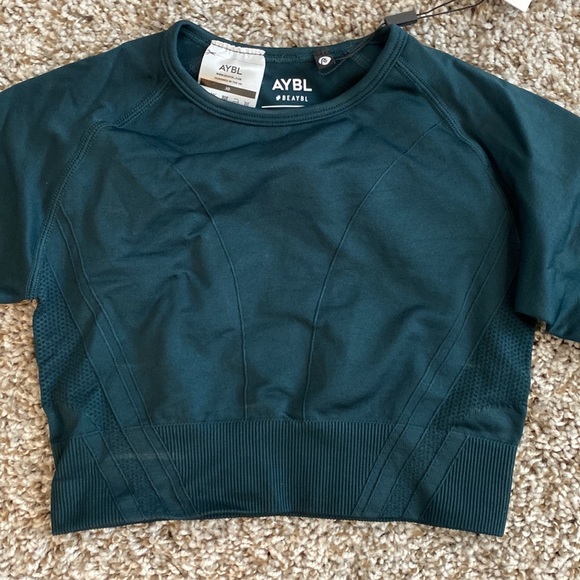 Balance V2 Seamless Long Sleeve Crop Top - Forest Green in XS - Picture 2 of 8